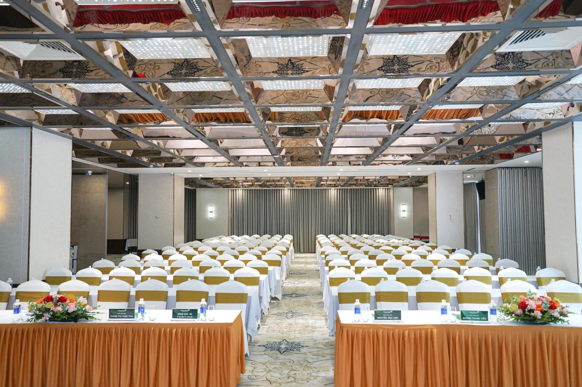 Cua Dong Luxury Hotel Vinh Esterno foto